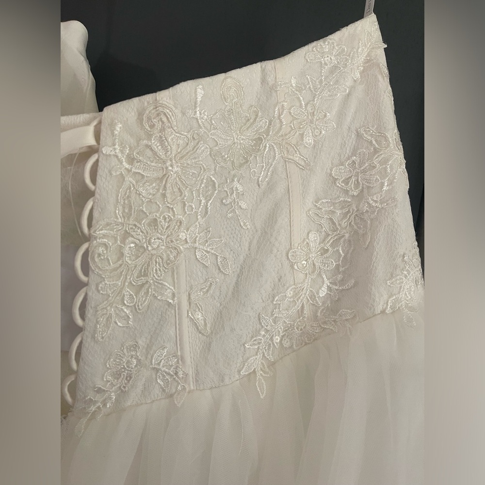 David's Bridal 22W Strapless Wedding Dress with Lace Corset Bodice STYLE# WG3633 - Picture 9 of 15